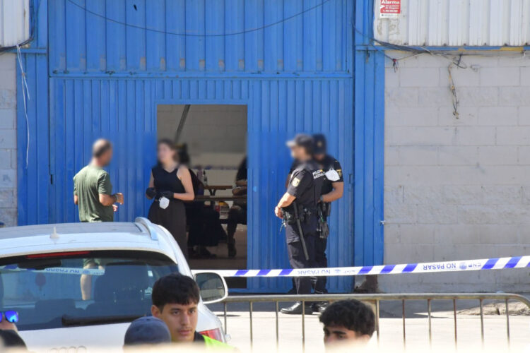 policia-nacional-trabaja-cate-ubicado-nave-tarajal