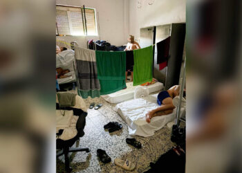 policias-habitacion-sin-aire-un-solo-bano-condiciones-agentes-desplazados-ceuta-1