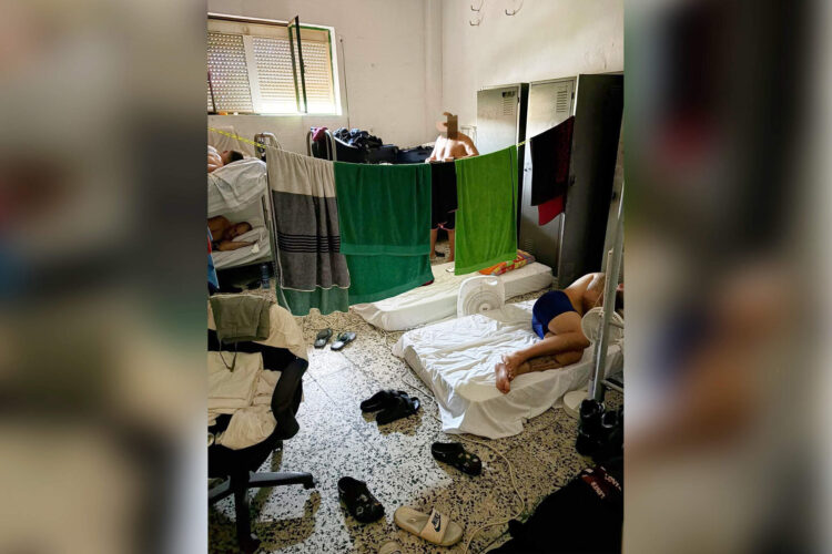 policias-habitacion-sin-aire-un-solo-bano-condiciones-agentes-desplazados-ceuta-1