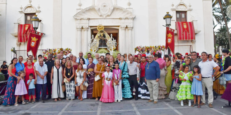 portada-ceuta-llena-luz-miles-personas-ofrecen-flores-virgen-africa