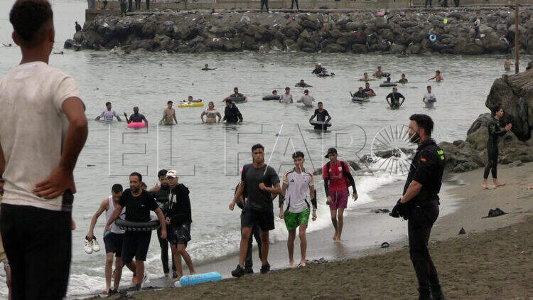 salidas-marroquies-entraron-ceuta-personas-minuto-crisis-migratoria-ceuta-4