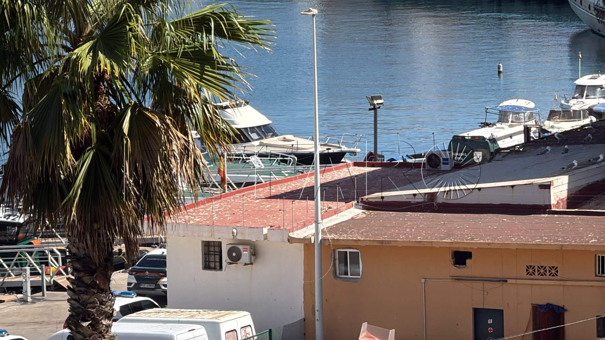 servicio-maritimo-guardia-civil-aborta-pase-inmigrantes-yate