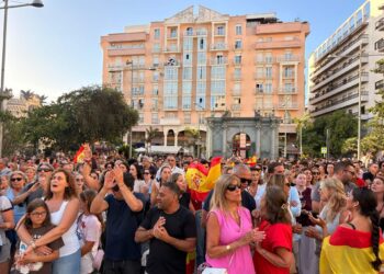 tension-plaza-reyes-ceuta-llegada-vito-quiles-9