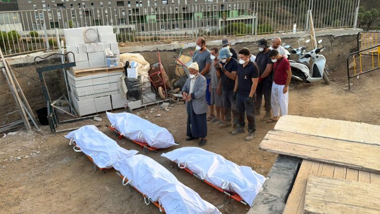 tercer-entierro-cementerio-sidi-embarek-otras-victimas-entrada-masiva