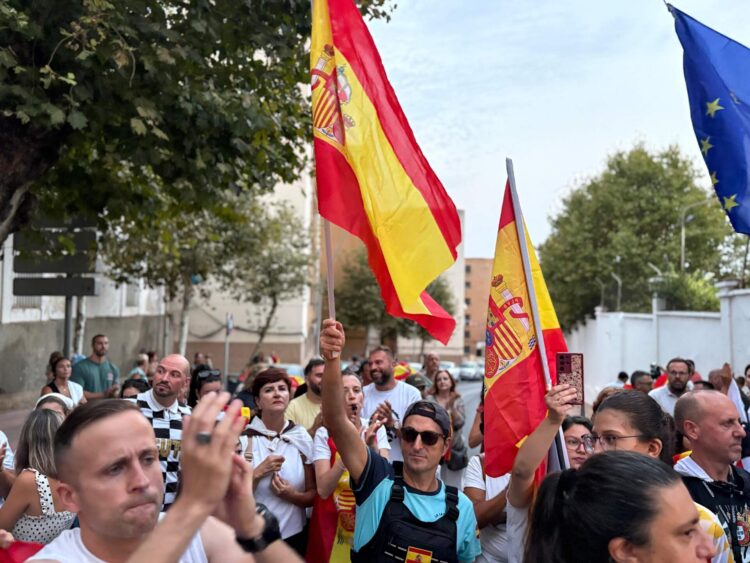 vecinos-otero-vuelven-protestar-acogida-inmigrantes-00029