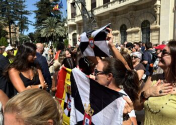 viva-espana-viva-ceuta-viva-rey-ceuties-unen-crisis Image 2026-08-26 at 12.14.29