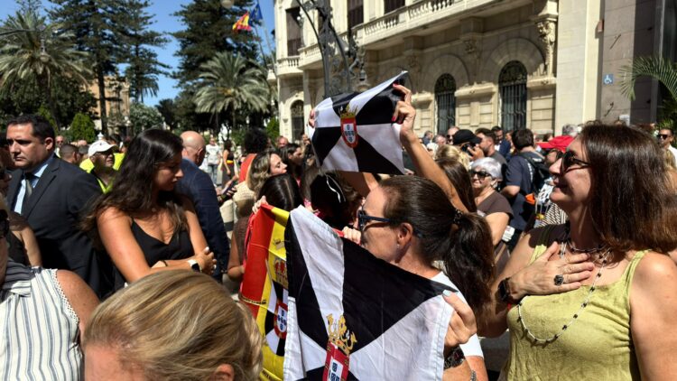 viva-espana-viva-ceuta-viva-rey-ceuties-unen-crisis Image 2026-08-26 at 12.14.29
