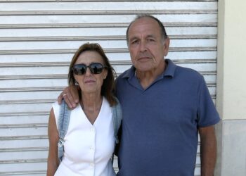 Los vecinos de Benítez, en casa y cuidando sus puertas mientras el barrio es invadido