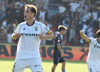 El Ceuta logra su primer punto con caos y épica ante el Valladolid (1-1)
