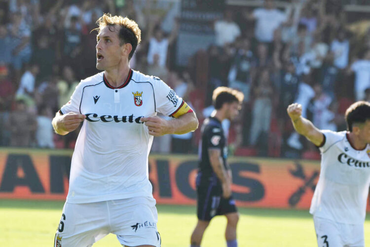 El Ceuta logra su primer punto con caos y épica ante el Valladolid (1-1)
