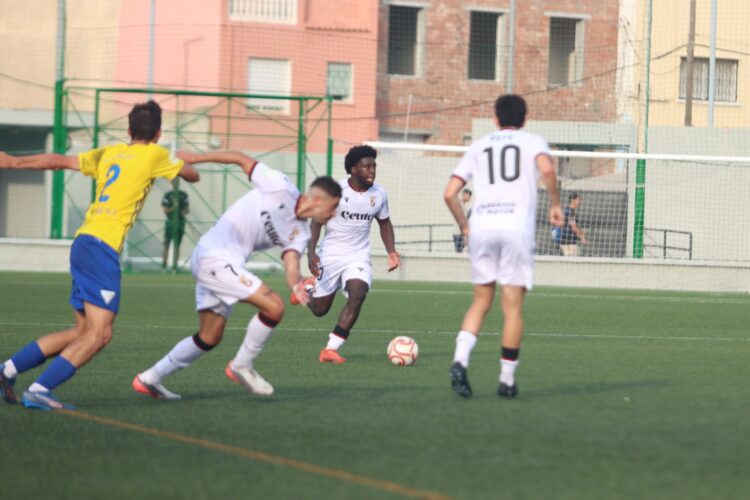 El Ceuta B se redime pasando por encima del Conil (3-0)