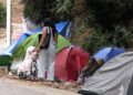 crisis-ceuta-mujeres-ninos-forman-otro-ceti-puertas-hipica-2