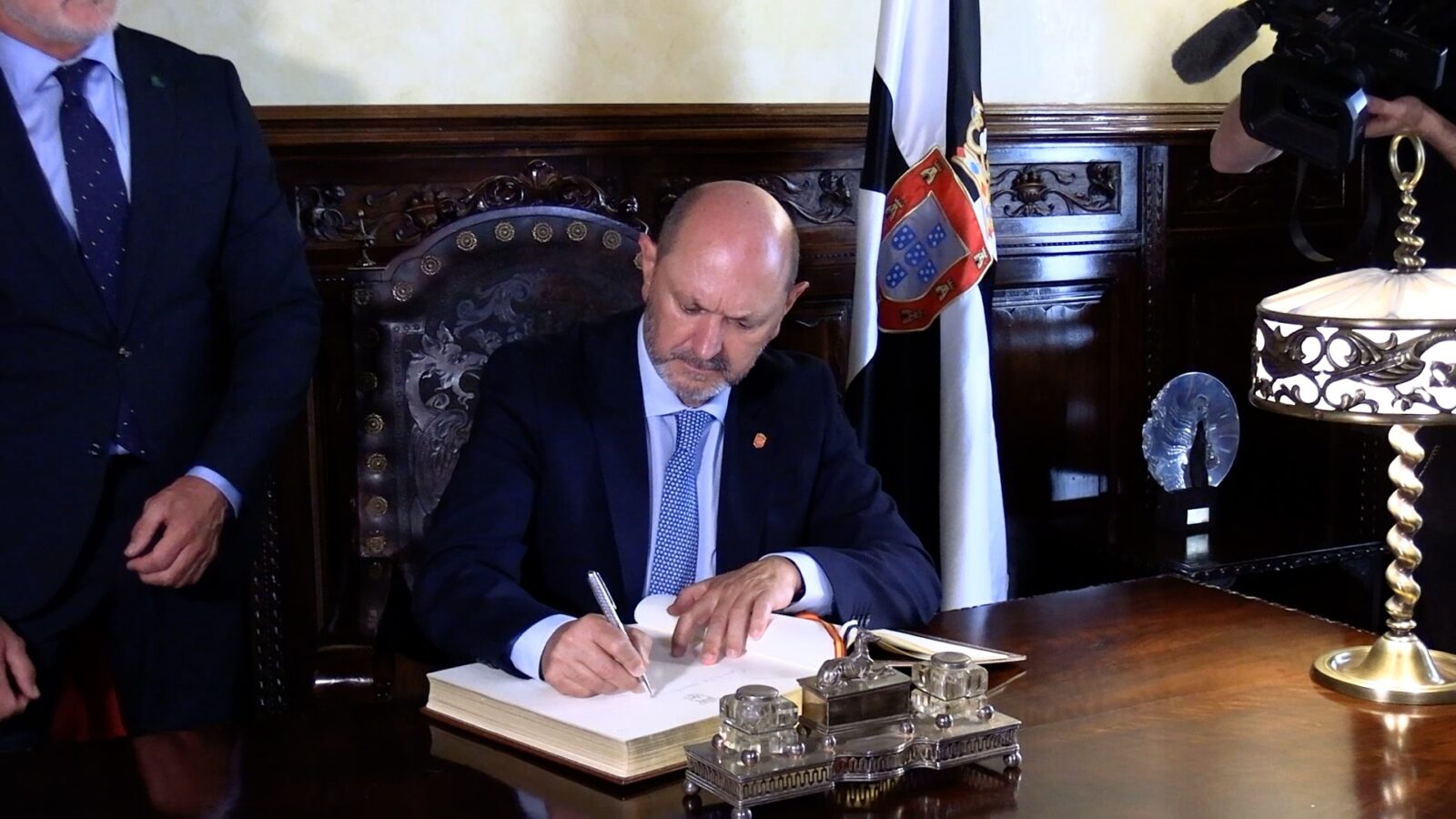 luis-de-la-fuente-rafael-louzan-traen-copa-mundo-ceuta-mostrar-apoyo-agradecer-trabajo-11