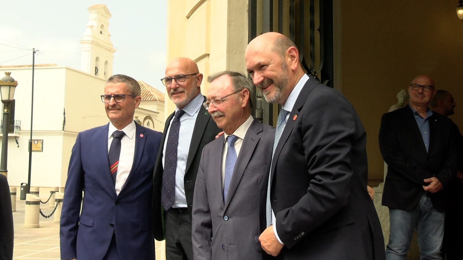 luis-de-la-fuente-rafael-louzan-traen-copa-mundo-ceuta-mostrar-apoyo-agradecer-trabajo-16
