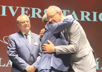 orgullo-equipo-cuidados-paliativos-ceuta-medalla-autonomia