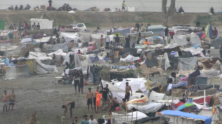 otro-mundo-playa-trampolin-fracaso-gobierno-espana-7