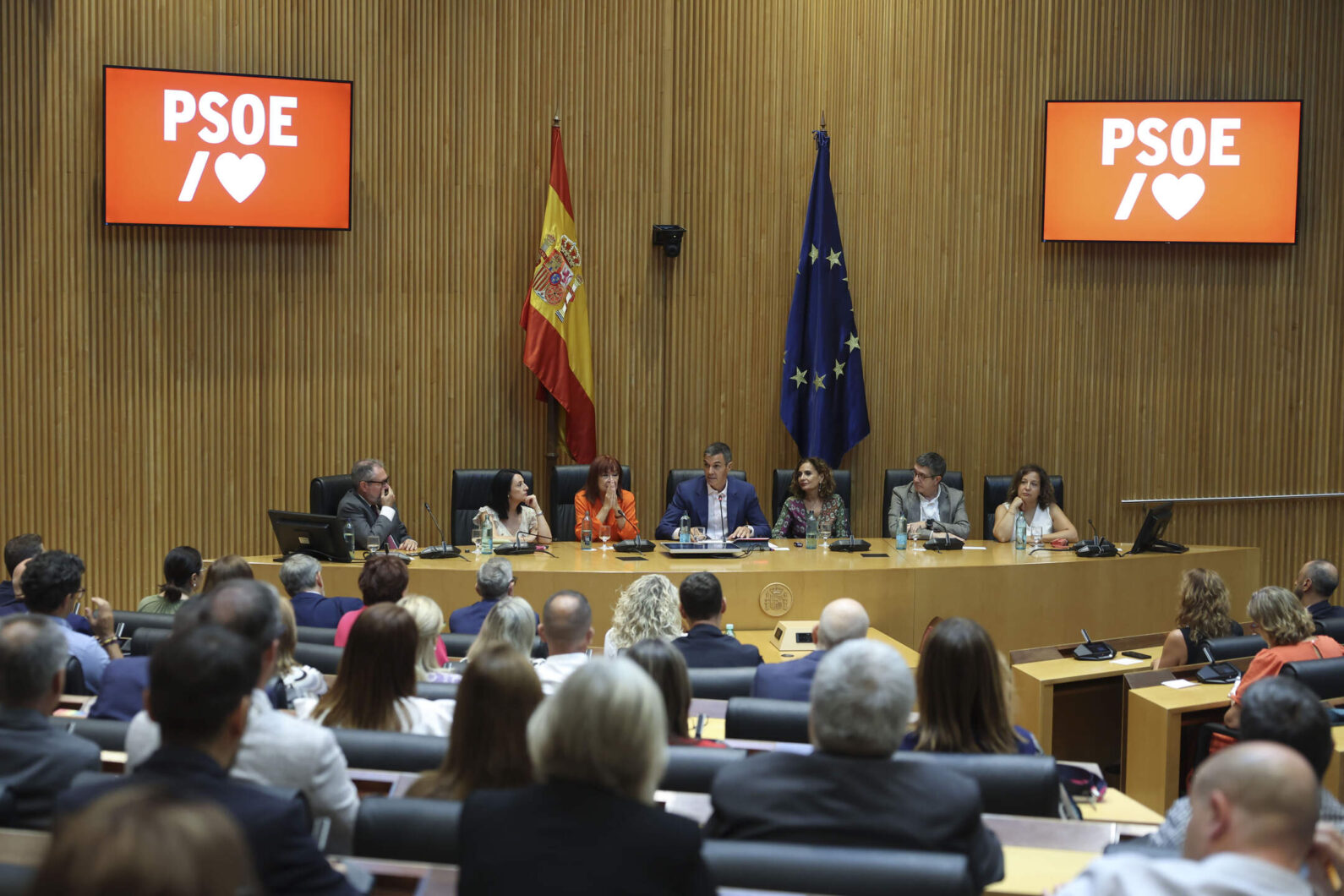 pedro-sanchez-congreso-reunion-interparlamentaria-diputados-senadores-europarlamentarios-socialistas-2