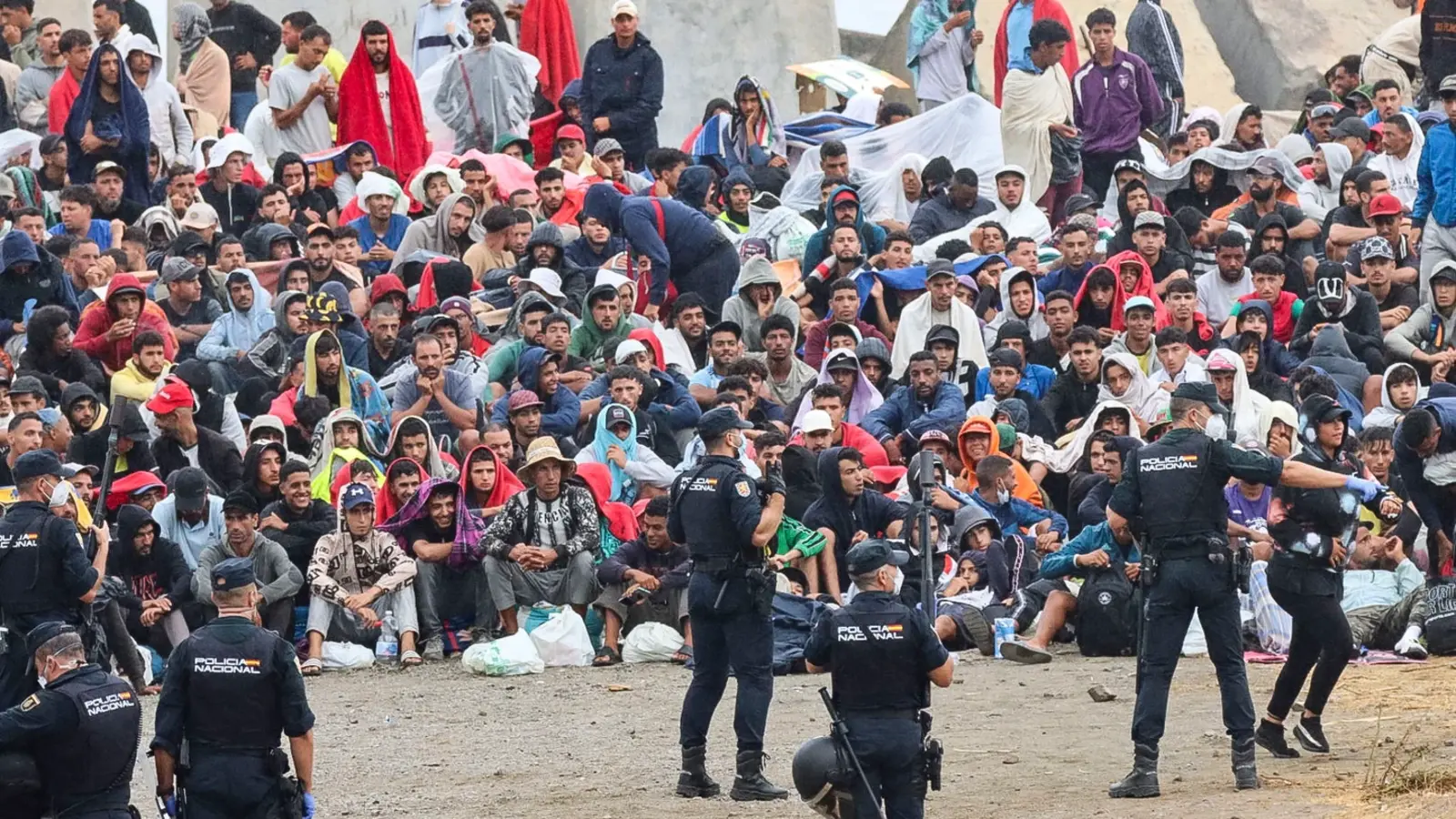 policia-nacional-inmigrantes