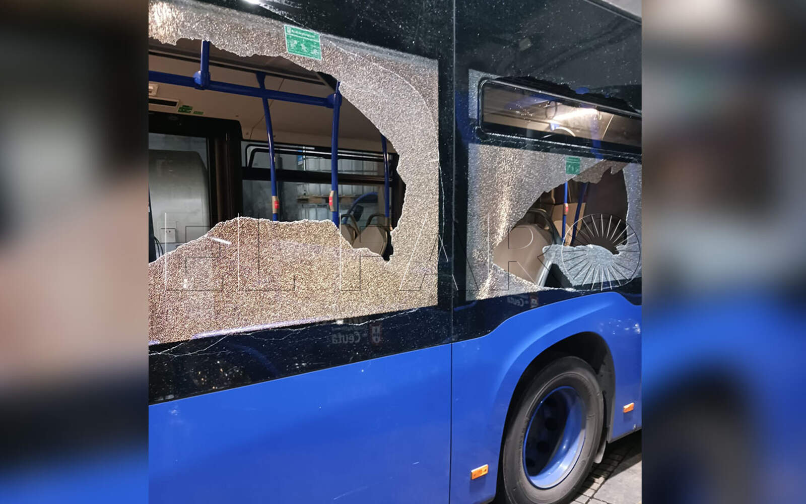 rompen-lunas-autobus-pedradas-almadraba