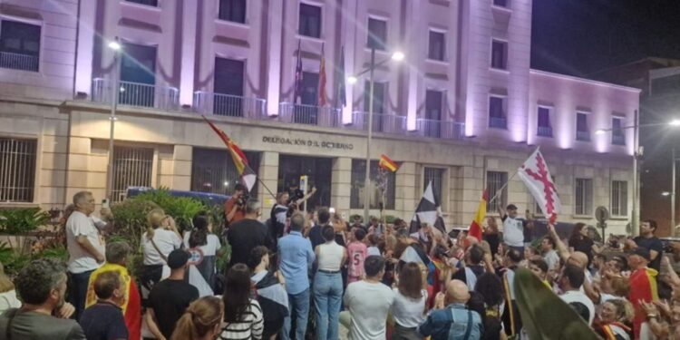 Ceuta no se rinde y sus vecinos salen a defenderla