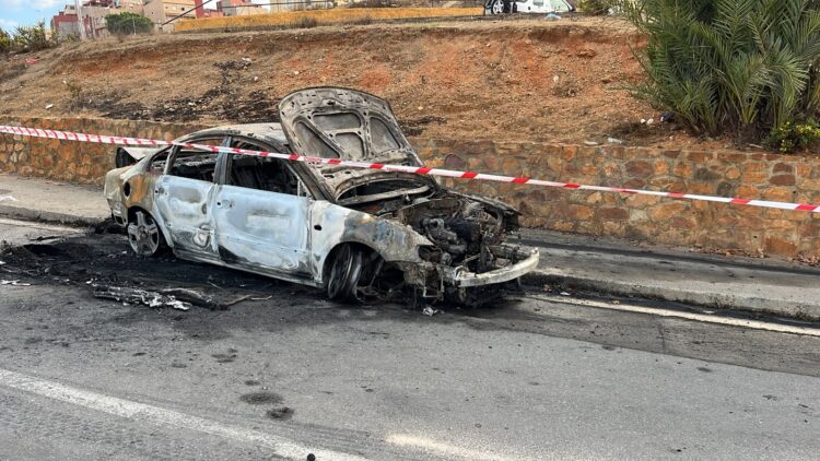 Un coche termina calcinado tras provocar un accidente