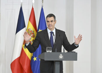 Los ceutíes reciben con alegría el adelanto electoral: “Ya era hora”